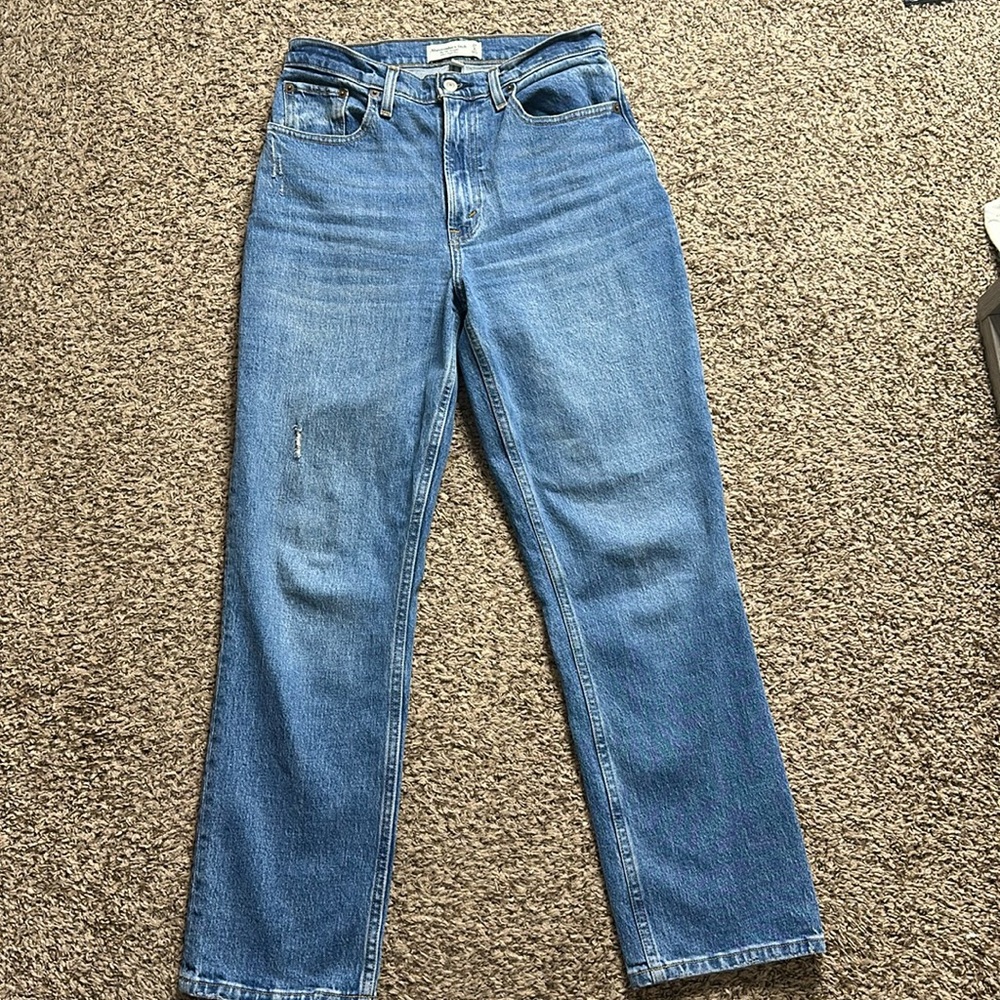 Abercrombie 90’s Straight Ultra High Rise Curve Love- Medium